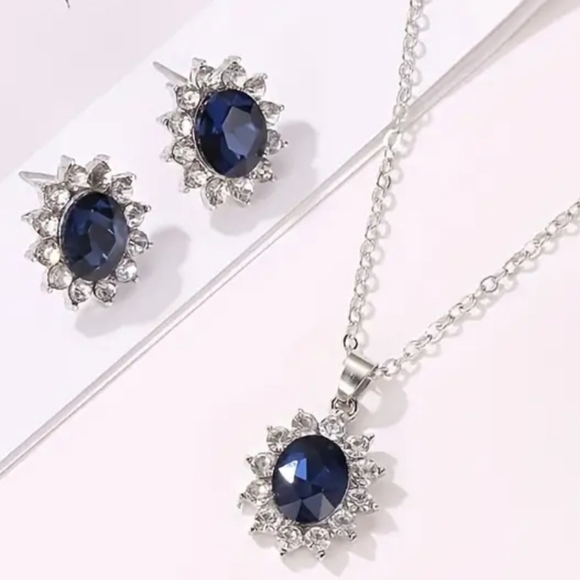 Blue Saphirre color necklace and earrings set - Picture 5 of 6